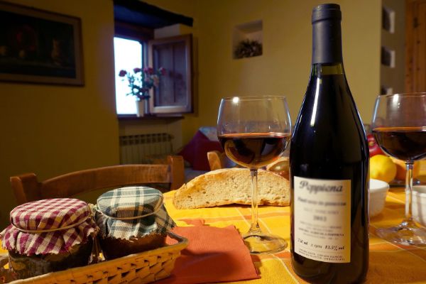 agriturismo dettaglio tavolo